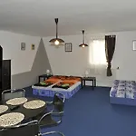 A Restaurace Na Jizdarne Πανσιόν Kroměříž