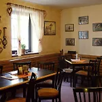 A Restaurace Na Jizdarne Πανσιόν