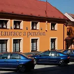 Πανσιόν A Restaurace Na Jizdarne 3*