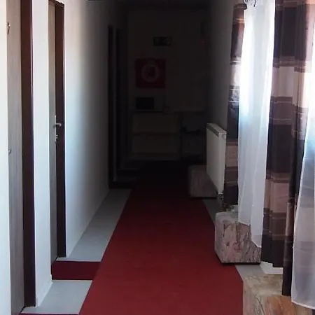 A Restaurace Na Jizdarne בית הארחה 3*