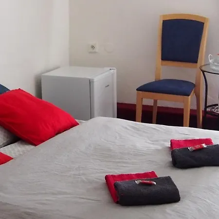 A Restaurace Na Jizdarne Guest house