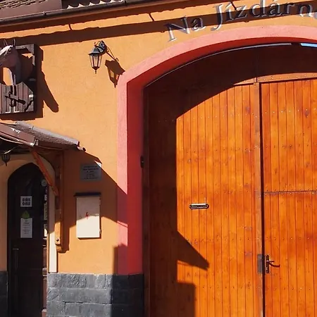 A Restaurace Na Jizdarne بيت ضيافة