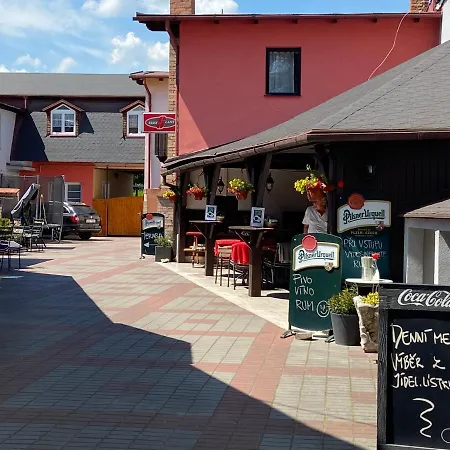 A Restaurace Na Jizdarne Guest house *