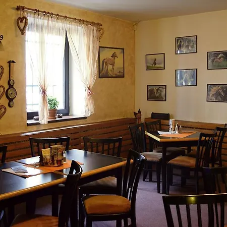 A Restaurace Na Jizdarne בית הארחה