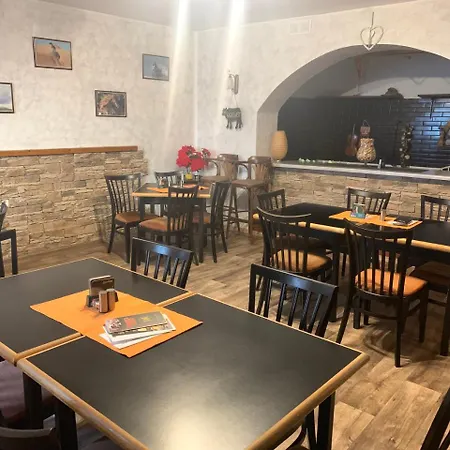 A Restaurace Na Jizdarne Kromeriz