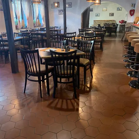 A Restaurace Na Jizdarne Pensjonat Kromieryż
