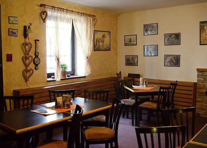 A Restaurace Na Jizdarne بيت ضيافة