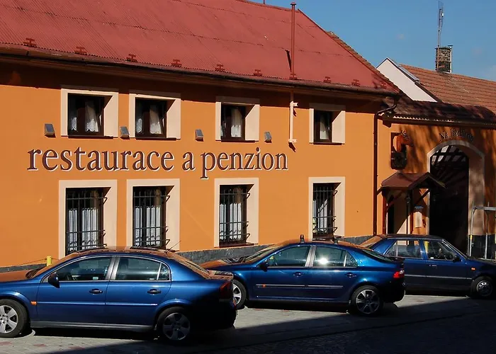 بيت ضيافة A Restaurace Na Jizdarne 3*