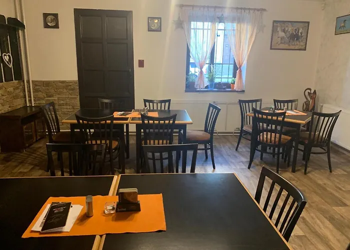 A Restaurace Na Jizdarne بيت ضيافة